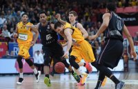 Basketball 1. Bundesliga 14/15 Hauptrunde: Walter Tigers Tuebingen - Artland Dragons