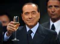 FUSSBALL SERIE A: AC Mailand - Inter Mailand, BERLUSCONI prostet