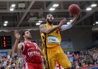 Basketball 1. Bundesliga 2013/2014:  Walter Tigers Tuebingen - Brose Baskets Bamberg