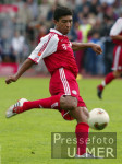 FUSSBALL  FC Bayern Muenchen Giovane Elber  (FCB) am Ball