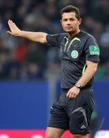 Fussball 1. Bundesliga: Schiedsrichter Guenter Perl