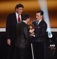 Fussball International  FIFA Ballon d Or 2012: Fabio Cannavaro (Italien) und Lionel Messi (Argentinien)