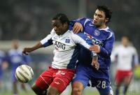 Fussball 1. Bundesliga: Hamburg - Berlin, Zweikampf