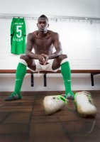 Fussball 1. Bundesliga, Saison 2012/2013, Werder Bremen: Assani Lukimya im exklusiven Pressefoto ULMER Fotoshooting