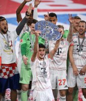 Fussball 1. Bundesliga 24/25: FC Bayern Muenchen feiert die 34. Deutschen Meisterschaft