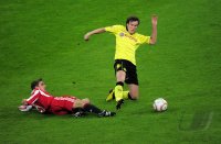 Fussball 1. Bundesliga : Philipp Lahm (li, FC Bayern Muenchen) gegen Kevin Grosskreutz (re, Borussia Dortmund)