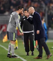 Fussball CHL 15/16 Achtelfinale: Trainer Zinedine Zidane (Real Madrid)
