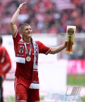 Fussball 1. Bundesliga  Saison  2012/2013:  Bastian Schweinsteiger (FC Bayern Muenchen) mit Weissbier