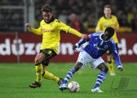 Fussball 1. Bundesliga : Mario Goetze (li, Borussia Dortmund) gegen Anthony Annan (re, FC Schalke 04)