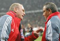Fussball CHL FC Bayern-Rapid; Hoeness-Magath im Gespraech