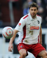 Fussball: 1. Bundesliga Saison 2010/2011: SC Freiburg, BUTSCHER am Ball