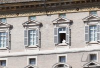 Coronakrise: Angelusgebet von Papst Franziskus am gesperrter Petersplatz in Rom