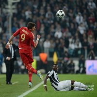 FUSSBALL INTERNATIONAL CHL VIERTELFINALE 12/13: Juventus Turin - FC Bayern Muenchen
