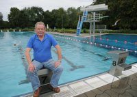Bademeister Erich Lober  zum Saison-Badeende