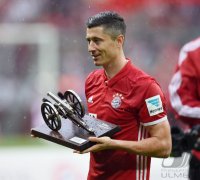 Fussball 1. Bundesliga Saison 15/16: Jubel FC Bayern Muenchen