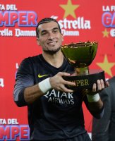FUSSBALL International 2013/2014: Torwart Jose Pinto (Barca) mit dem Gamper Cup