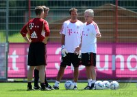 Fussball 1. Bundesliga: Trainer Jupp Heynckes  mit Torwarttrainer Toni Tapalovic (v. re, FC Bayern Muenchen)