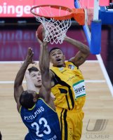 Basketball 1. Bundesliga  13/14:  Walter Tigers Tuebingen - EWE Baskets Oldenburg