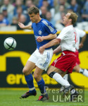 Fussball 1. Bundesliga: Schalke - Hamburg, Zweikampf