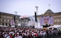 Fussball DFB Pokal Finale 24/25: Arminia Bielefeld - VfB Stuttgart, Public Viewing auf dem Schlossplatz
