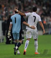 FUSSBALL International :  Cristiano RONALDO  und Torwart Iker  CASILLAS (Real Madrid)