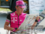 Tour de Suisse 2003 7. Etappe  Stephan Schreck (GER; Telekom) beim Zeitung lesen