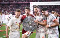 Fussball 1. Bundesliga 24/25: FC Bayern Muenchen feiert die 34. Deutschen Meisterschaft