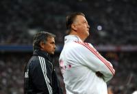 FUSSBALL Testspiel : Trainer Jose Mourinho (li, Real Madrid) mit Trainer Louis van Gaal (re, FC Bayern Muenchen)