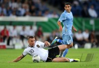 Fussball International EM 2012 Testspiel: Lukas PODOLSKI (li, Deutschland)  gegen Walter GARGANO (re, Uruguay)