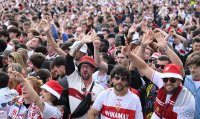 Fussball DFB Pokal Finale 24/25: Arminia Bielefeld - VfB Stuttgart, Public Viewing auf dem Schlossplatz