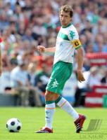 FUSSBALL, DFB POKAL: Werder Bremen, BAUMANN Einzelaktion