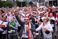 Fussball DFB Pokal Finale 24/25: Arminia Bielefeld - VfB Stuttgart, Public Viewing auf dem Schlossplatz