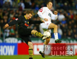 Fussball 1. Bundesliga: Gladbach - Dortmund, Zweikampf