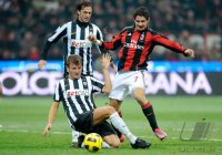 FUSSBALL SERIE A:  Motta Marco (li, Juve) gegen Pato (re, AC Mailand)
