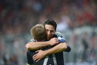 Fussball CHL&Atilde; Saison 12/13:  Claudio Pizarro mit Philipp Lahm (v. re., FC Bayern Muenchen)