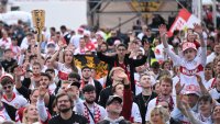 Fussball DFB Pokal Finale 24/25: Arminia Bielefeld - VfB Stuttgart, Public Viewing auf dem Schlossplatz