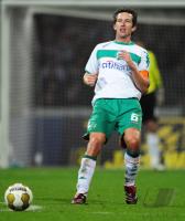 FUSSBALL 1. BUNDESLIGA: Bremen, BAUMANN Einzelaktion