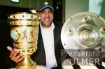DFB Pokal Finale: Bremen - Aachen, AILTON mit Schale und Pokal auf dem Banket