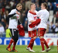 Fussball International, Champions League Saison 2011/2012:  Anatoliy Tymoshchuk, Bastian Schweinsteiger , Toni Kroos (v. li., FC Bayern Muenchen)