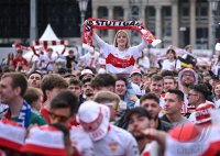 Fussball DFB Pokal Finale 24/25: Arminia Bielefeld - VfB Stuttgart, Public Viewing auf dem Schlossplatz