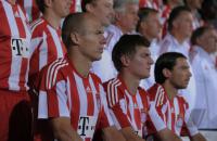 Fussball 1. Bundesliga 2010/2011:  Arjen Robben    (FC Bayern Muenchen)  faellt verletz lange aus!