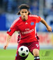 FUSSBALL UEFA CUP: Hamburg, GUERRERO Einzelaktion