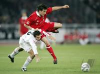 Fussball 1. Bundesliga: Stuttgart - Bayern, Zweikampf