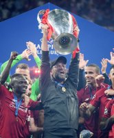 Fussball CHL 18/19 FINALE: Trainer Juergen Klopp (FC Liverpool) mit CHL Pokal