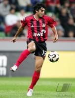 Fussball Uefa Cup: Leverkusen, ATHIRSON Einzelaktion am Ball