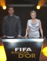 Fussball International  FIFA Ballon d Or 2011:  Ruud Gullit (re) und Kay Murray