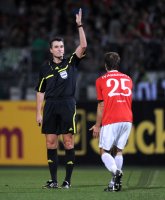 1. Fussball Bundesliga: Schiri Knut Kircher mit Andreas Ivanschitz (1. FSV Mainz 05)