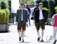 Fussball 1. Bundesliga 15/16: Thomas Mueller (FC Bayern Muenchen) und Robert Lewandowski (FC Bayern Muenchen)