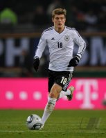 FUSSBALL INTERNATIONAL: Deutschland, KROOS am Ball
