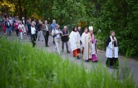 Maiandacht mit Lichterprozession mit Gnadenbild der Schmerzhaften Mutter vom Weggental